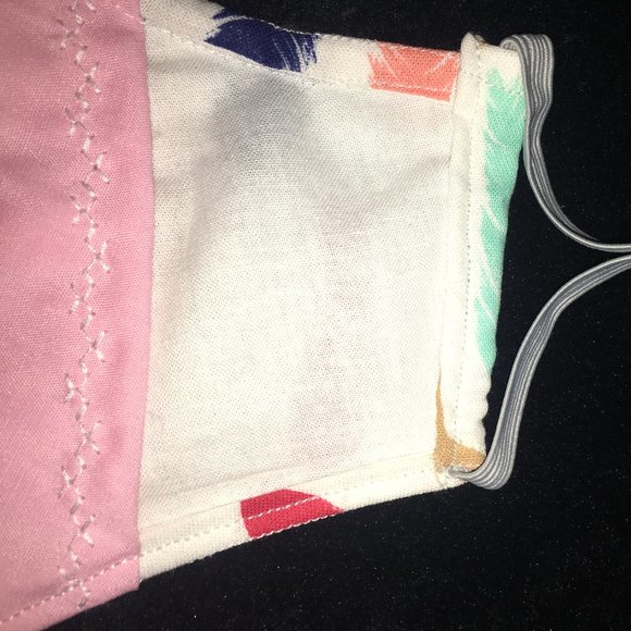 Reusable / Washable Sculpted Mask / Feather Print - Picture 6 of 7